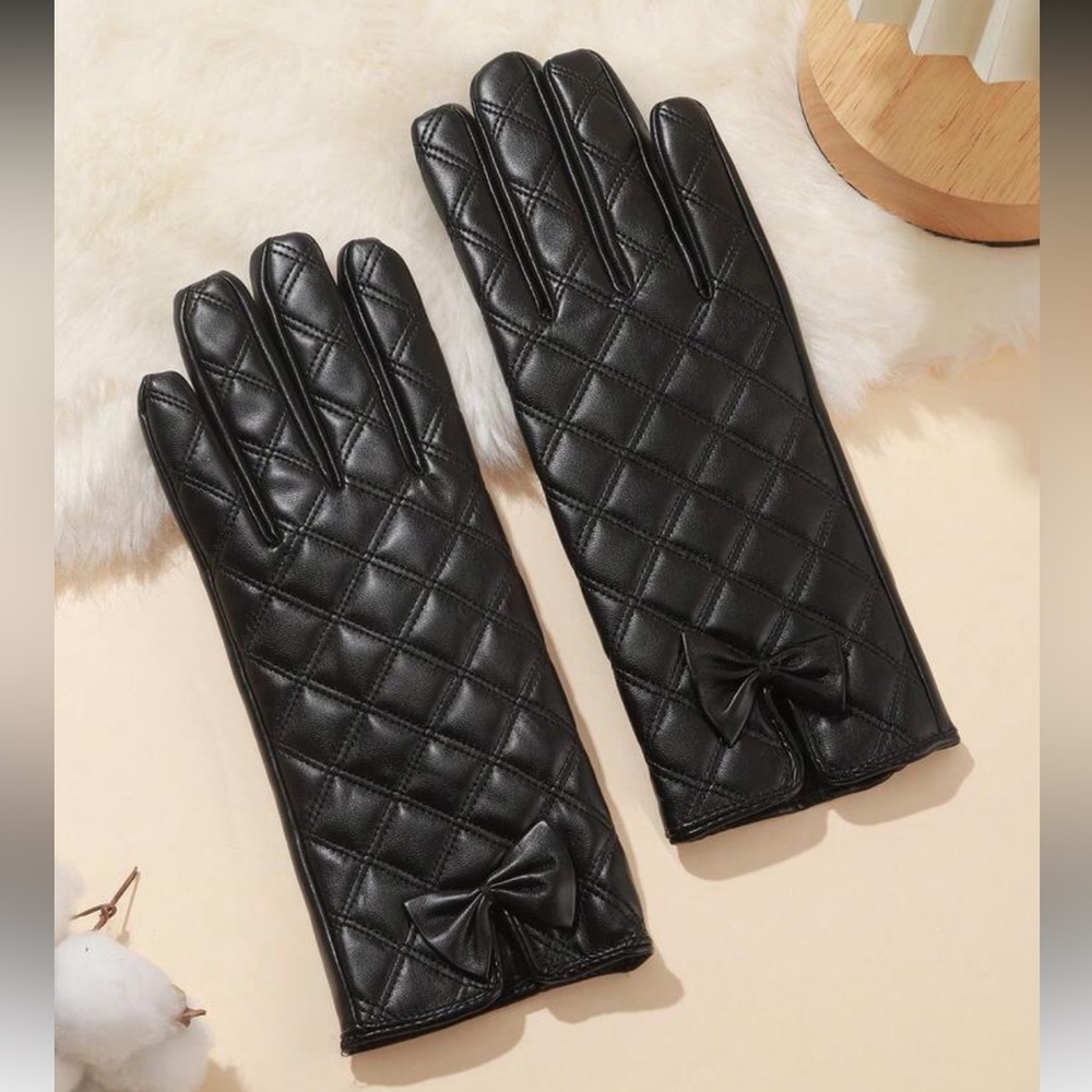 Faux Leather Bow Accent Thermal Winter Gloves NEW 🏷️